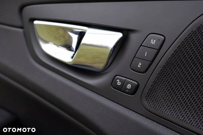 Volvo XC 60 T5 AWD Momentum Pro - 14