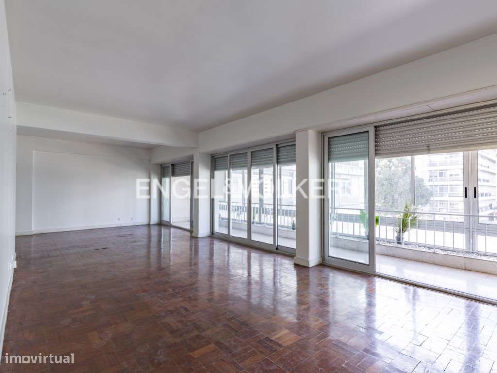Elegante Apartamento T5 em Alvalade - Grande imagem: 2/25