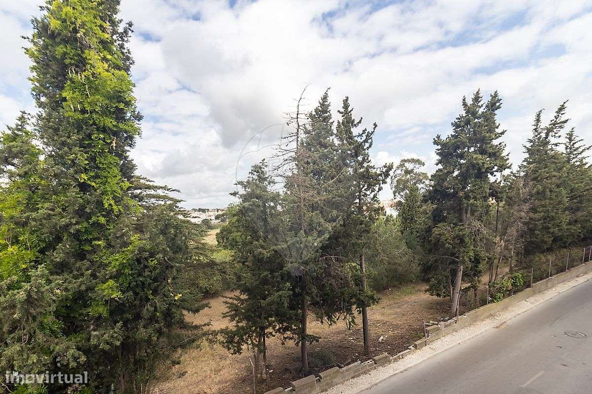 T2 Parcialmente Remodelado em Aldeia de Paio Pires-20