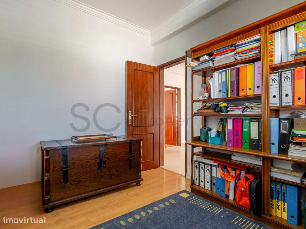 Moradia T5 Independente com Garagem em Fernão Ferro-23