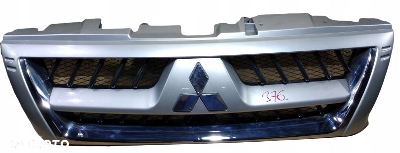 Mitsubishi Pajero 3 III grill atrapa - 1