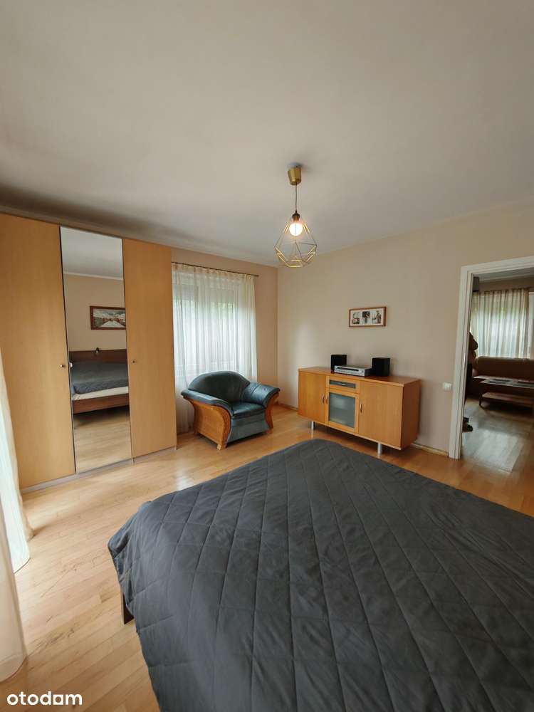 Dom  z budynkiem gospodarczym-8