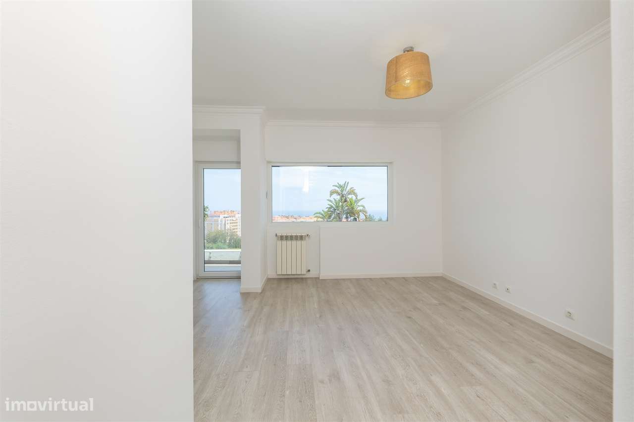 Moradia de 4 assoalhadas com vista total de mar em São Pedro Estoril - Grande imagem: 5/49