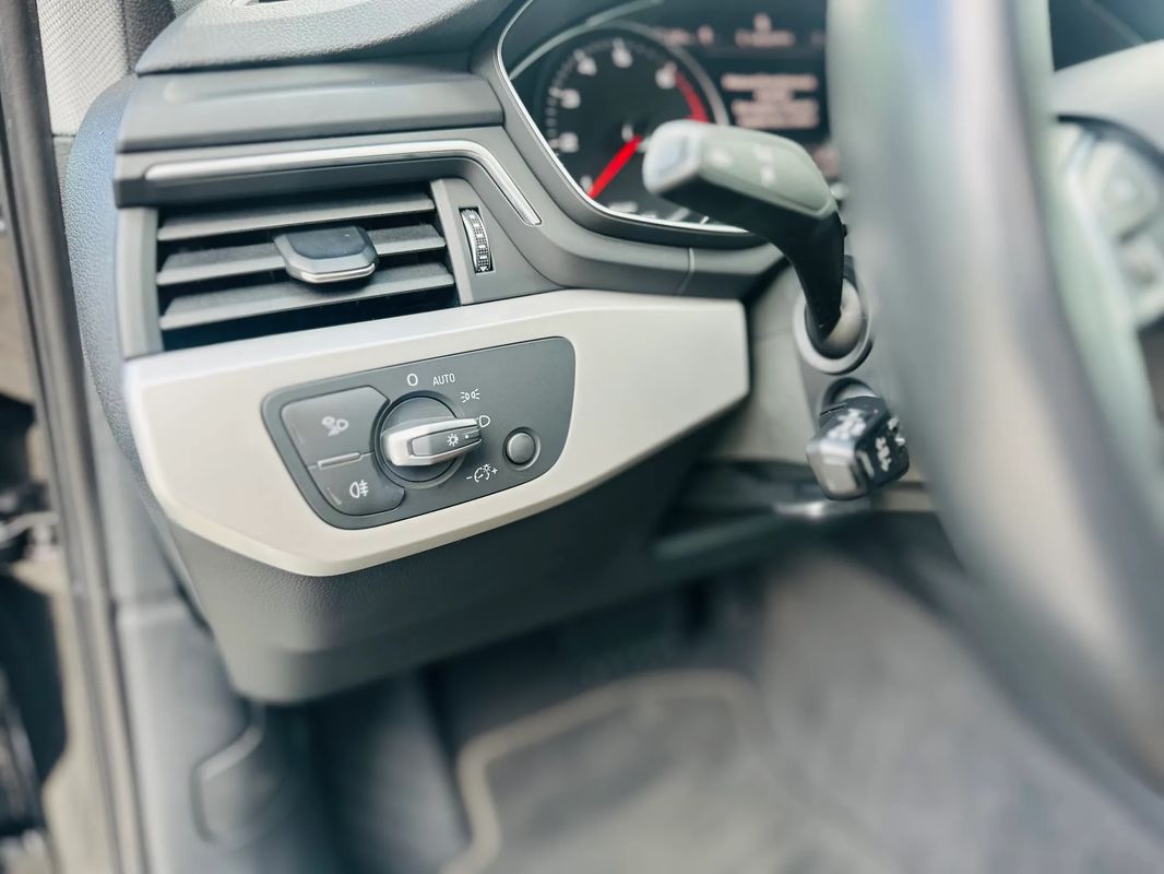 Audi A4 40 TFSI S tronic Advanced - 30