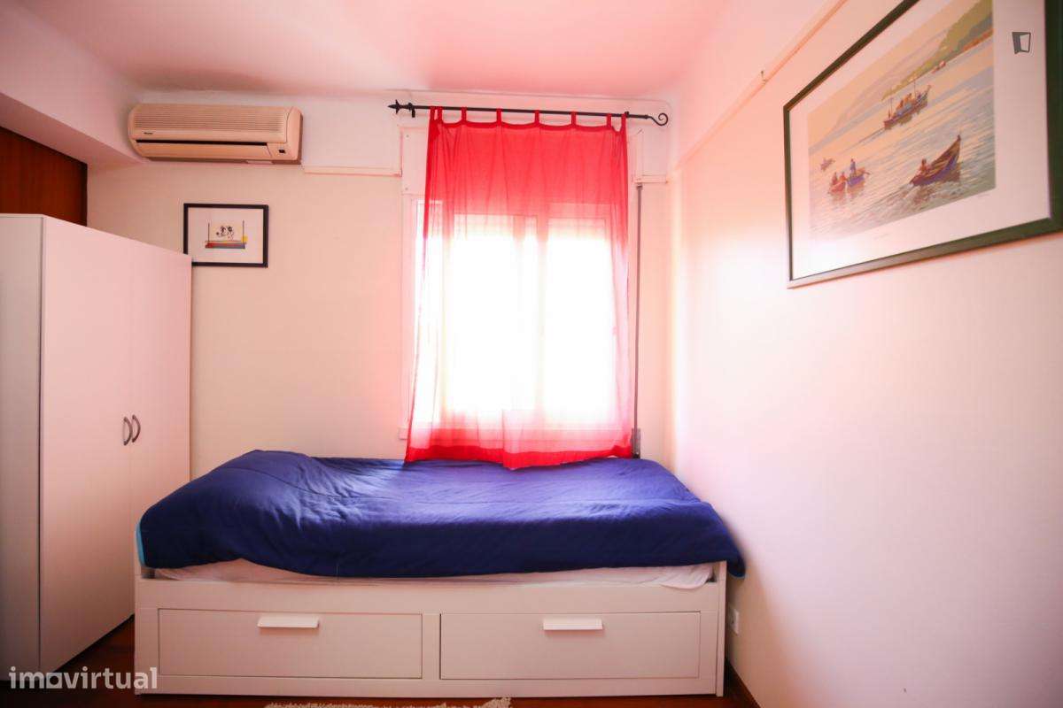 Quarto - localizado em Carnide Lisbon - Grande imagem: 4/23