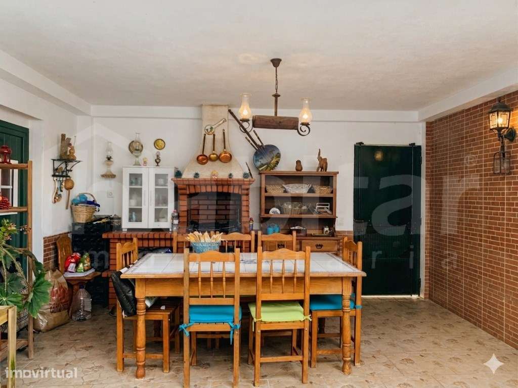 Moradia T5 + 2 C/ Quintal e Sótão-3