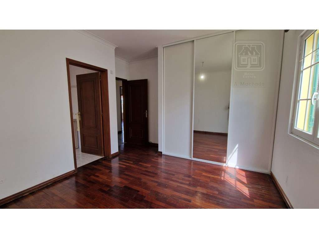 VENDA de MORADIA - VIVENDA T4+1 com Jardim e Garagem - Relva, Ponta...-41