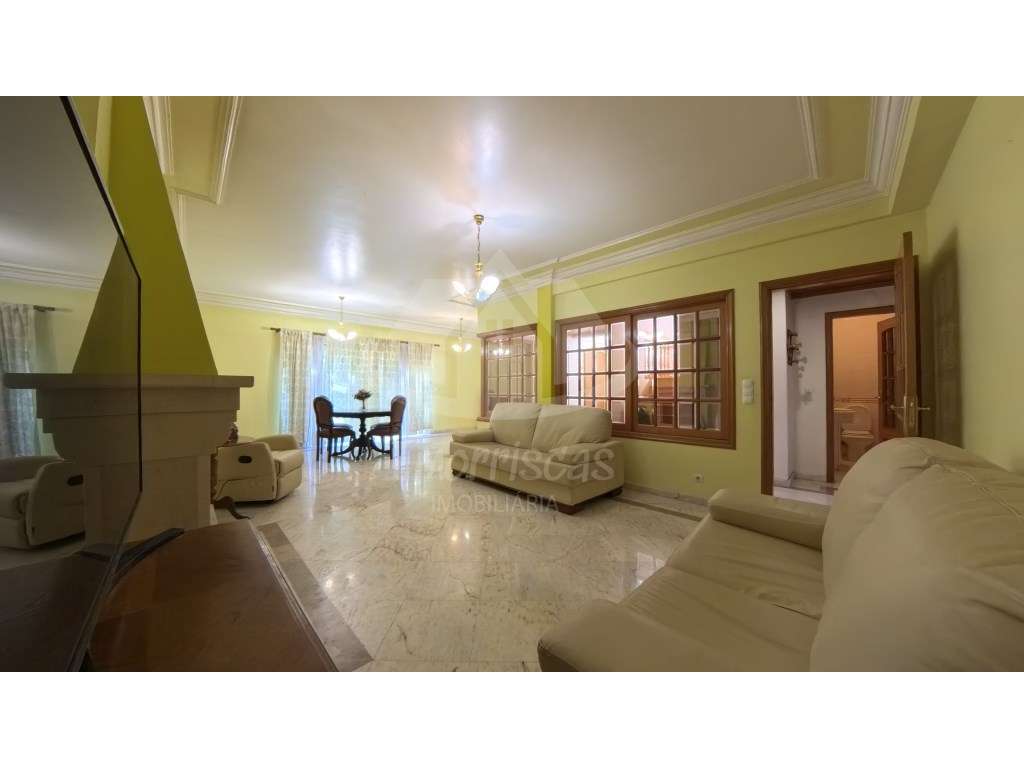 Moradia T5+2 com jardim privativo e piscina em Alcabideche - Grande imagem: 3/40