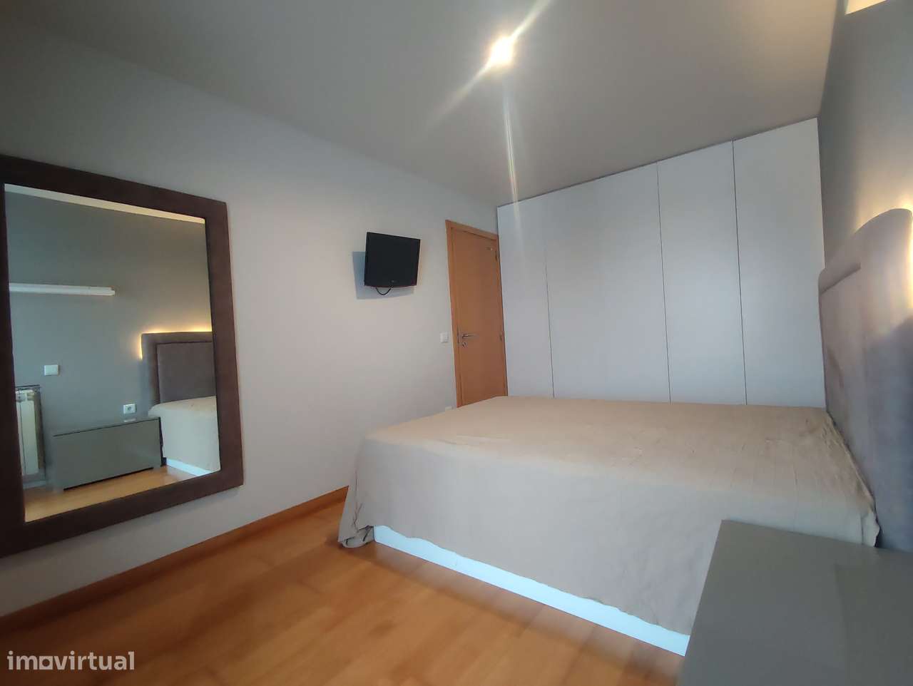 Apartamento T2 moderno, C/garagem, Muita arrumação, Excelentes acessos - Grande imagem: 5/9