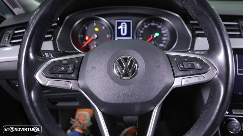 VW Passat Variant 2.0 TDi Business DSG - 9