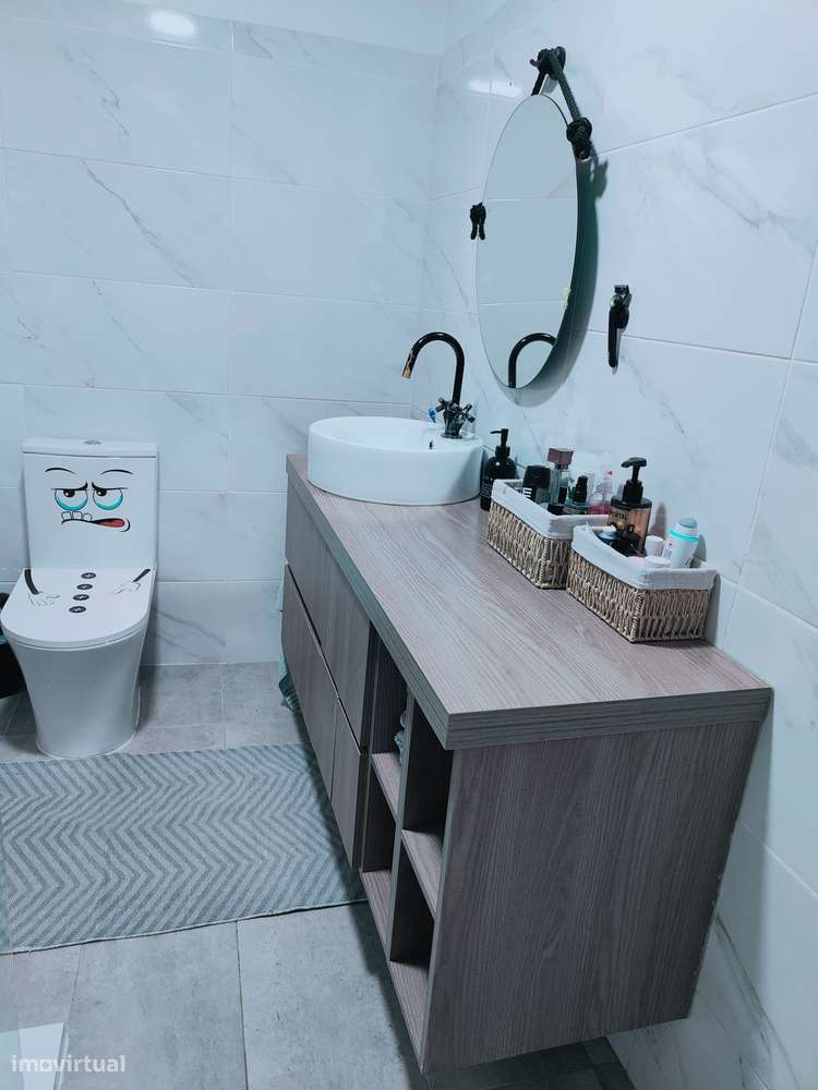 T3 com 2 casas de banho e boas acessibilidades-6