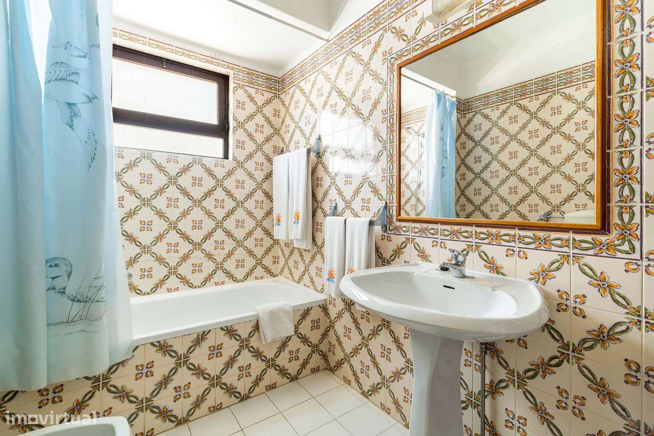 Elevado Potencial: último piso com vista mar, a 200 m da praia-22
