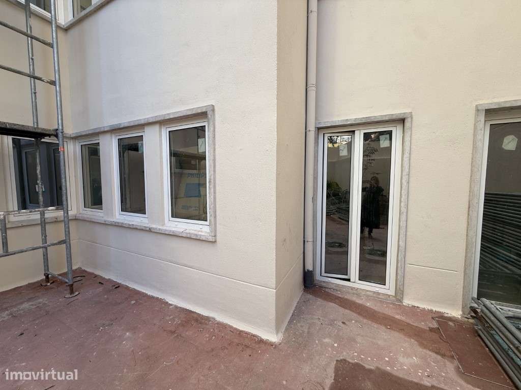 Apartamento para recuperar junto ás Amoreiras-17