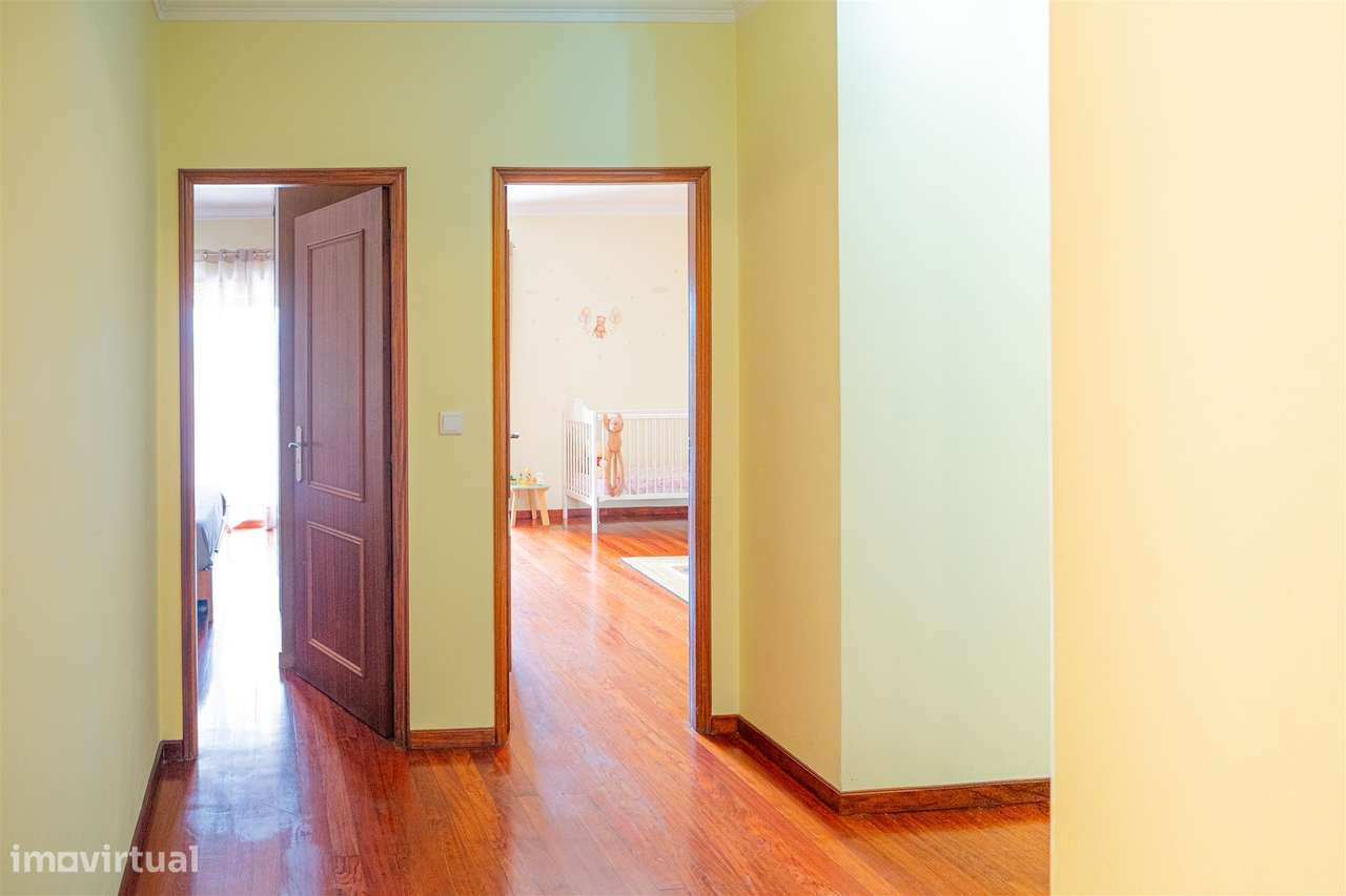 Apartamento T4 em Barcelos – Espaço, Conforto e Excelente Varanda!-31