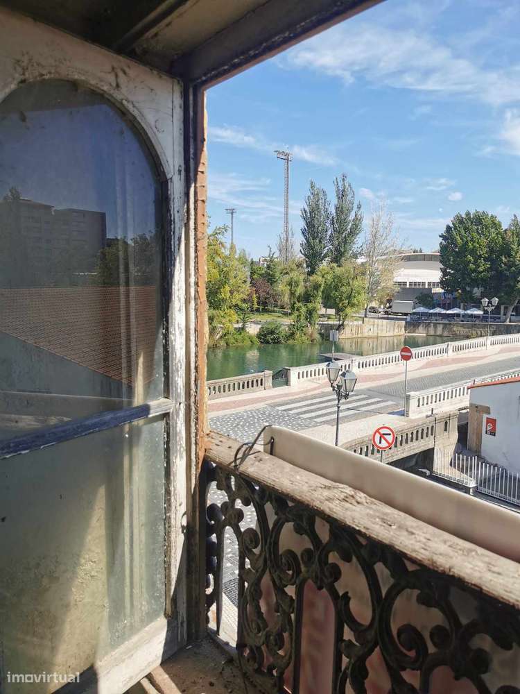 Prédio com localização de excelência na cidade de Tomar - P2986/23-6