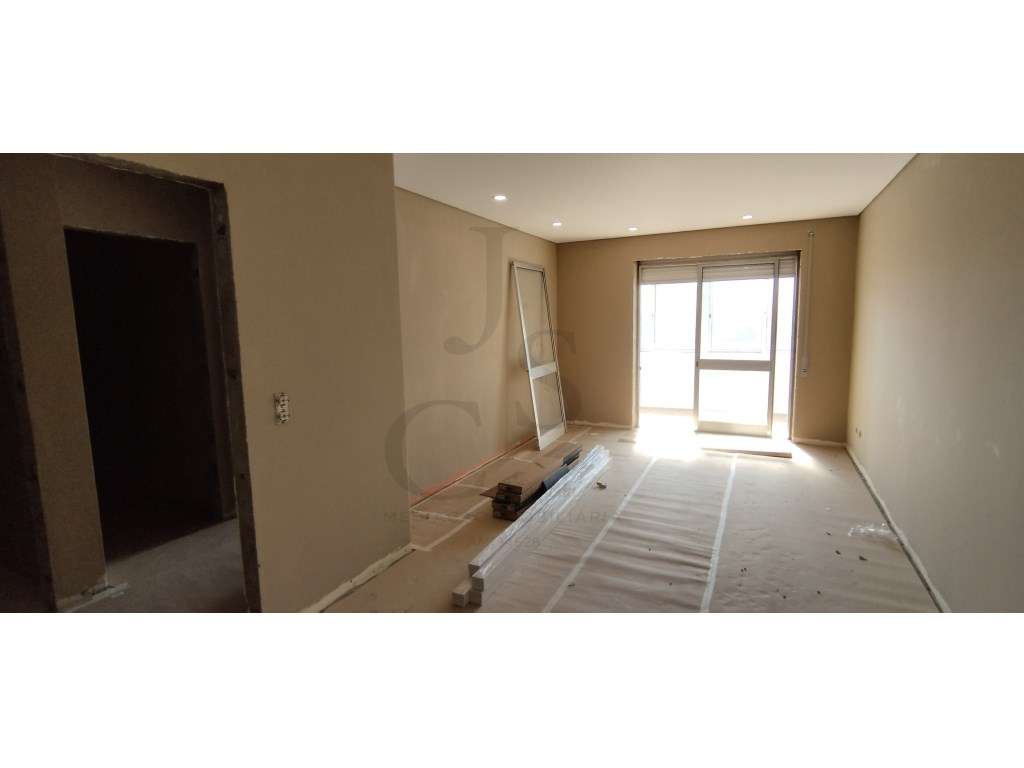 Excelente apartamento T2+1, situado a apenas dois minutos da estaçã...-4