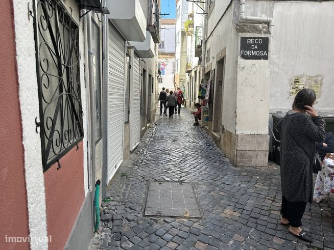 Prédio Típico para Reabilitar em Alfama com Vista Rio e Potencial d...-23