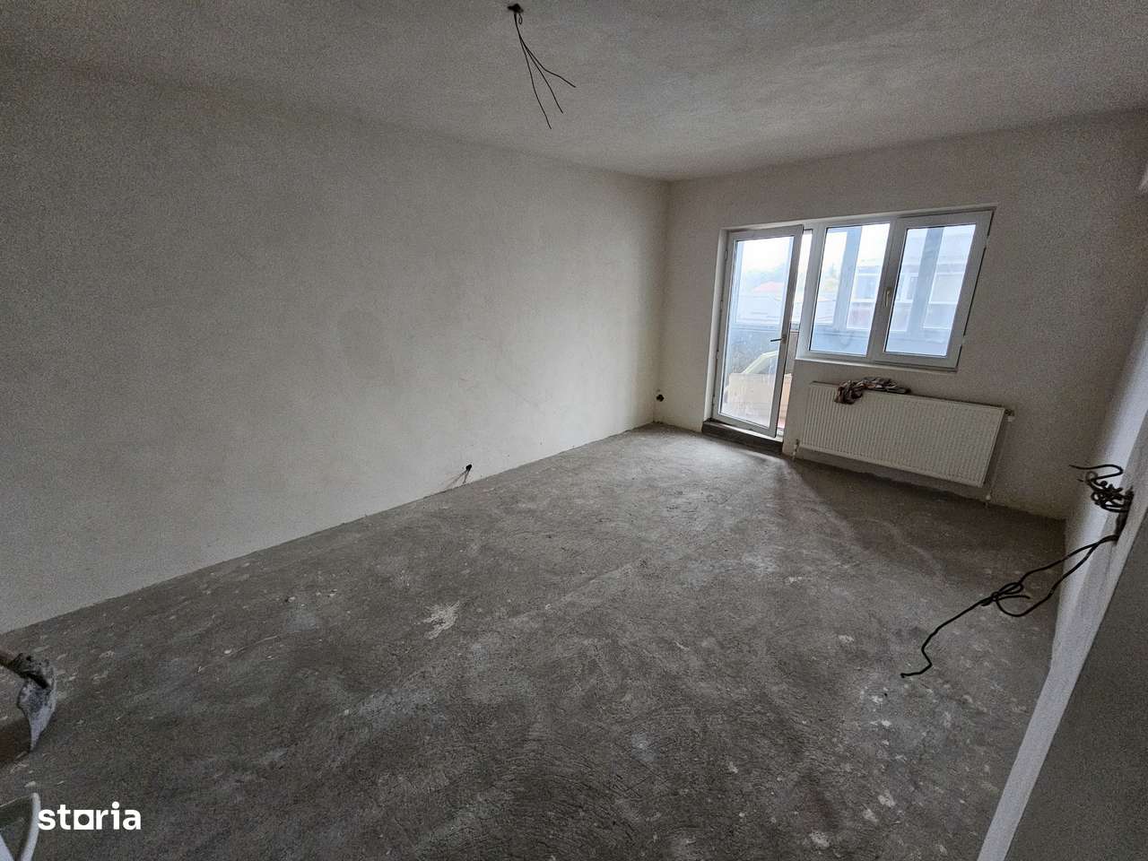 Vand ap cu 4 camere zona Cinema Orizont-1