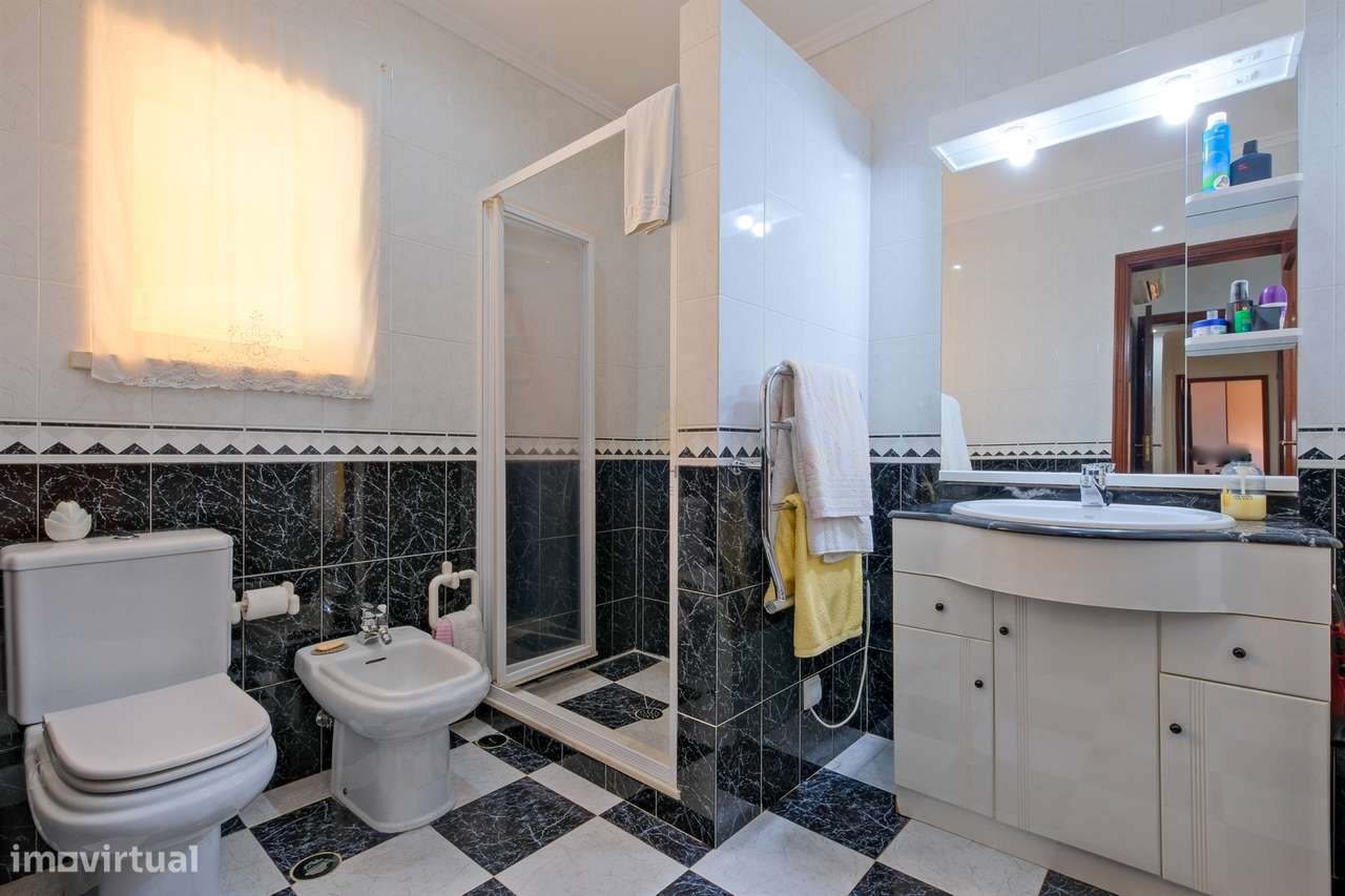 Moradia Isolada T4 com piscina, campo de ténis e logradouro em Cachoei-45