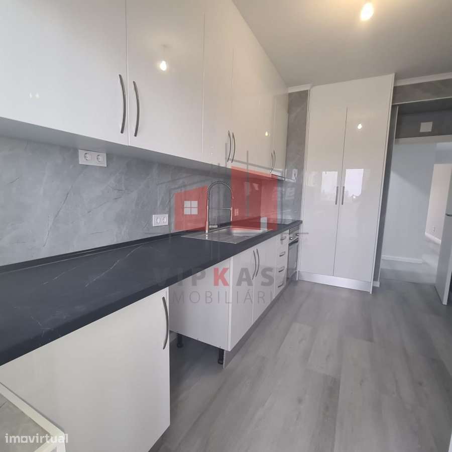Apartamento T2 em Quarteira (Remodelado)-1