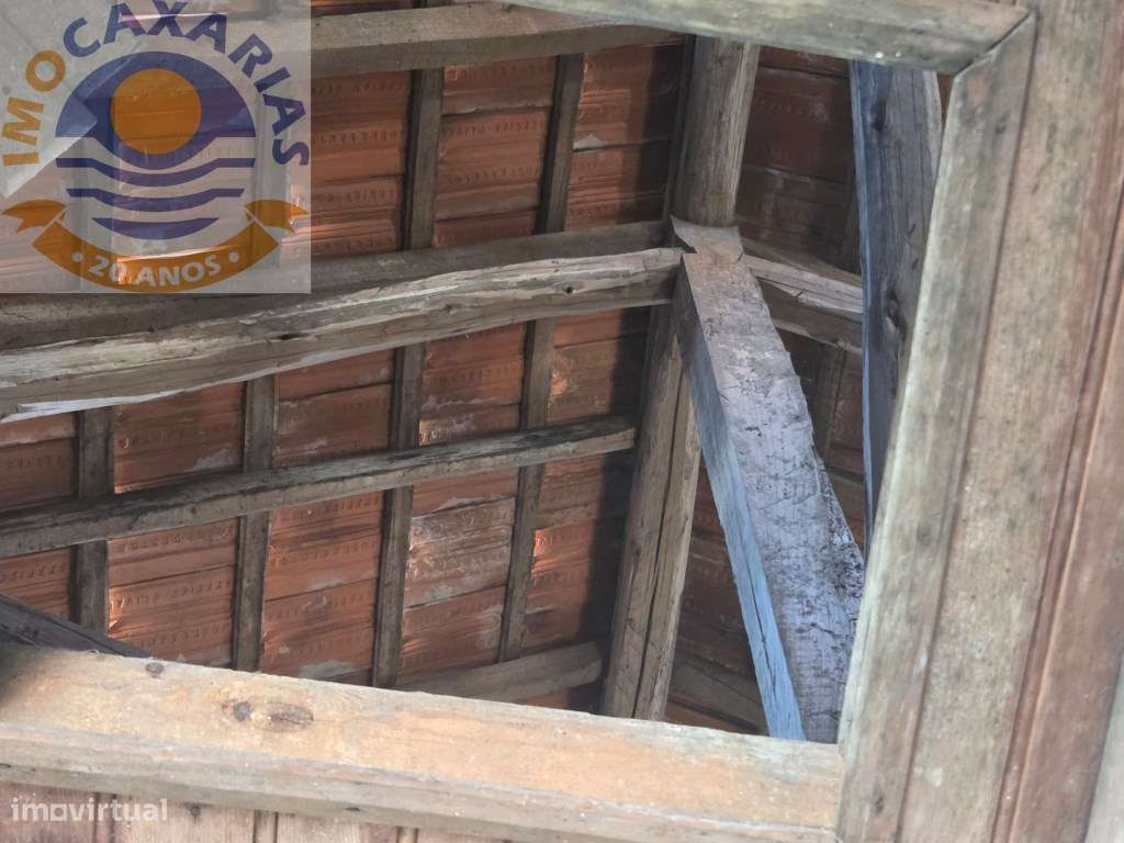 Moradia Rústica com Pátio e Anexos para Recuperar - Urqueira, Ourém-28