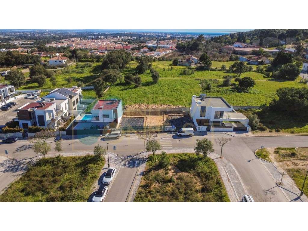 Moradia T4 moderna nas Casas da Quinta, Palmela | Jardim, luz natur...-16