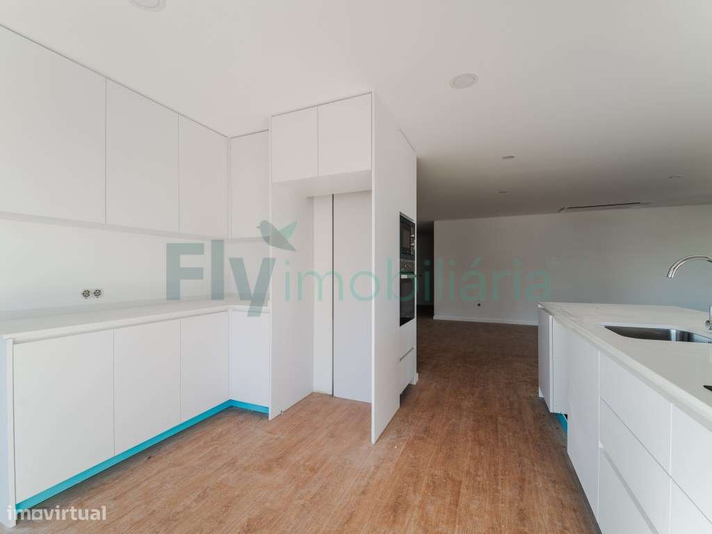Apartamento T3 com Excelentes Áreas em Zona Central de Lousada-9