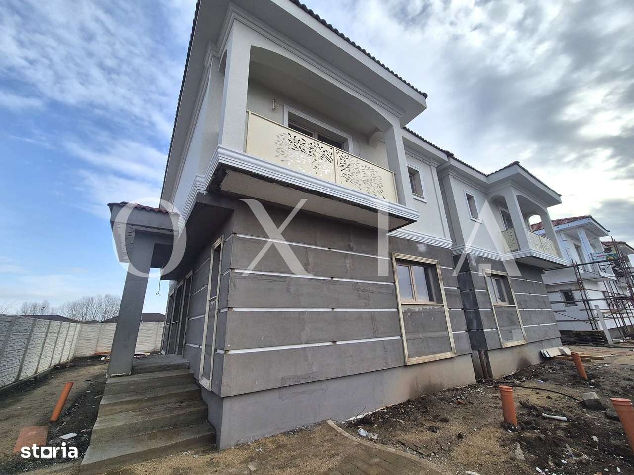 AX1187 Mosnita Noua, 1/2 Duplex Despartit Prin Camera Tehnica-1