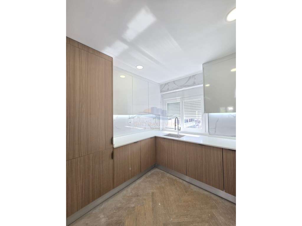 T3 Junto á Urbanização Vila Chã, com 2 WCS e Varandas - Totalmente ...-50