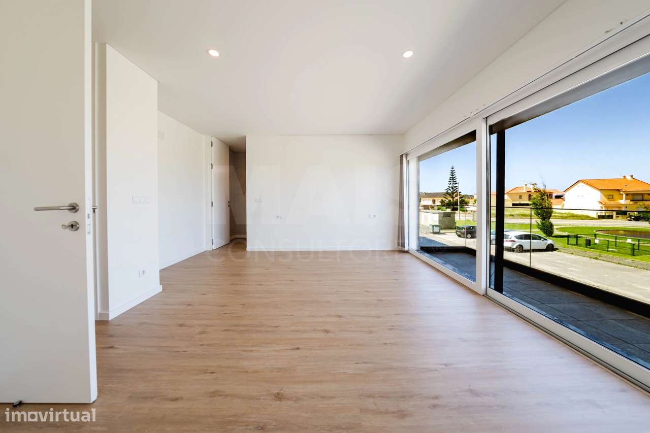 Moradia T3+2 Moderna com Vista Mar e Terraço Panorâmico-44