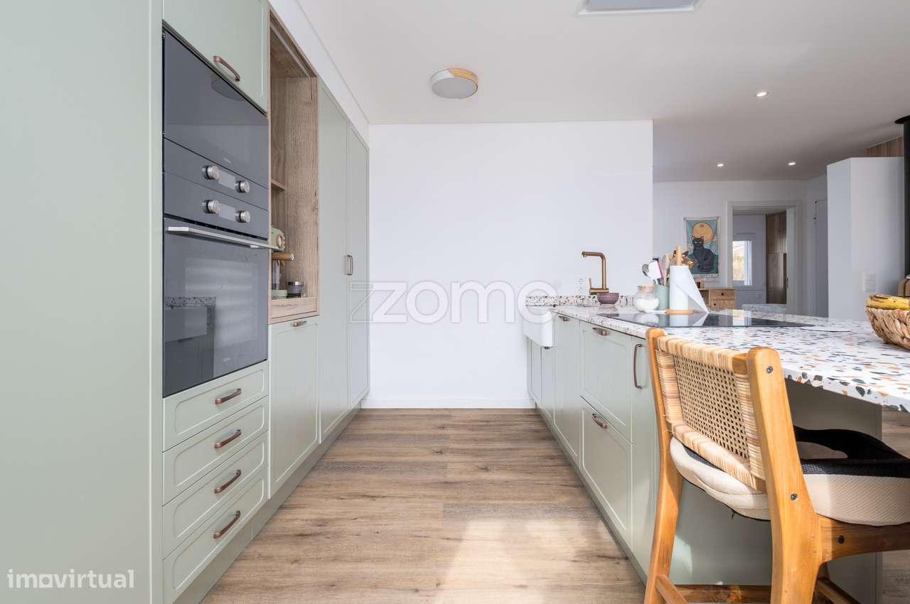 Moradia T3 com piscina na Sobreda-12