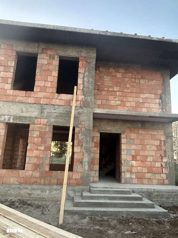 Casa la rosu cu placa beton peste etaj - Imagine principală: 3/19