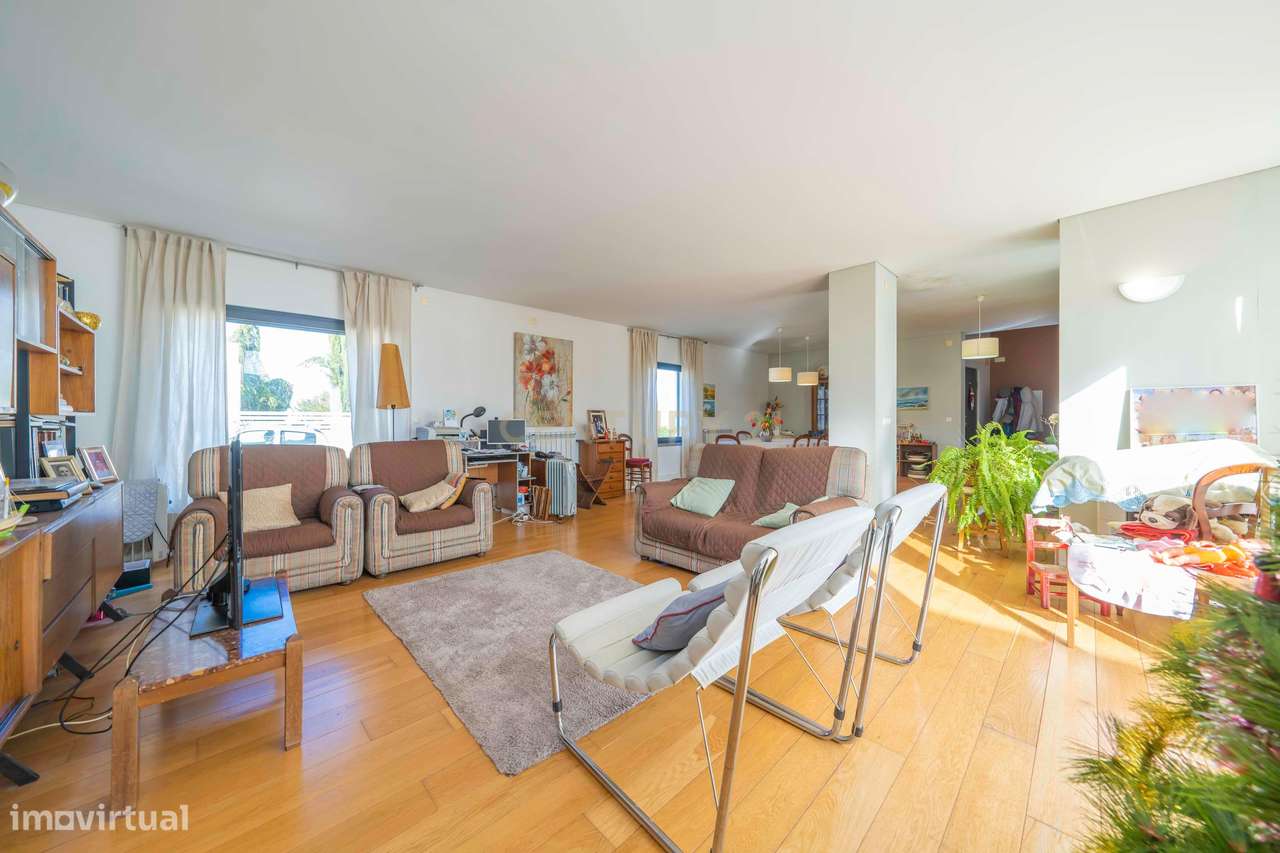 Moradia T5 Isolada, com Dois Pisos, Elevador e Terraço, com 800m2 de T - Grande imagem: 4/57