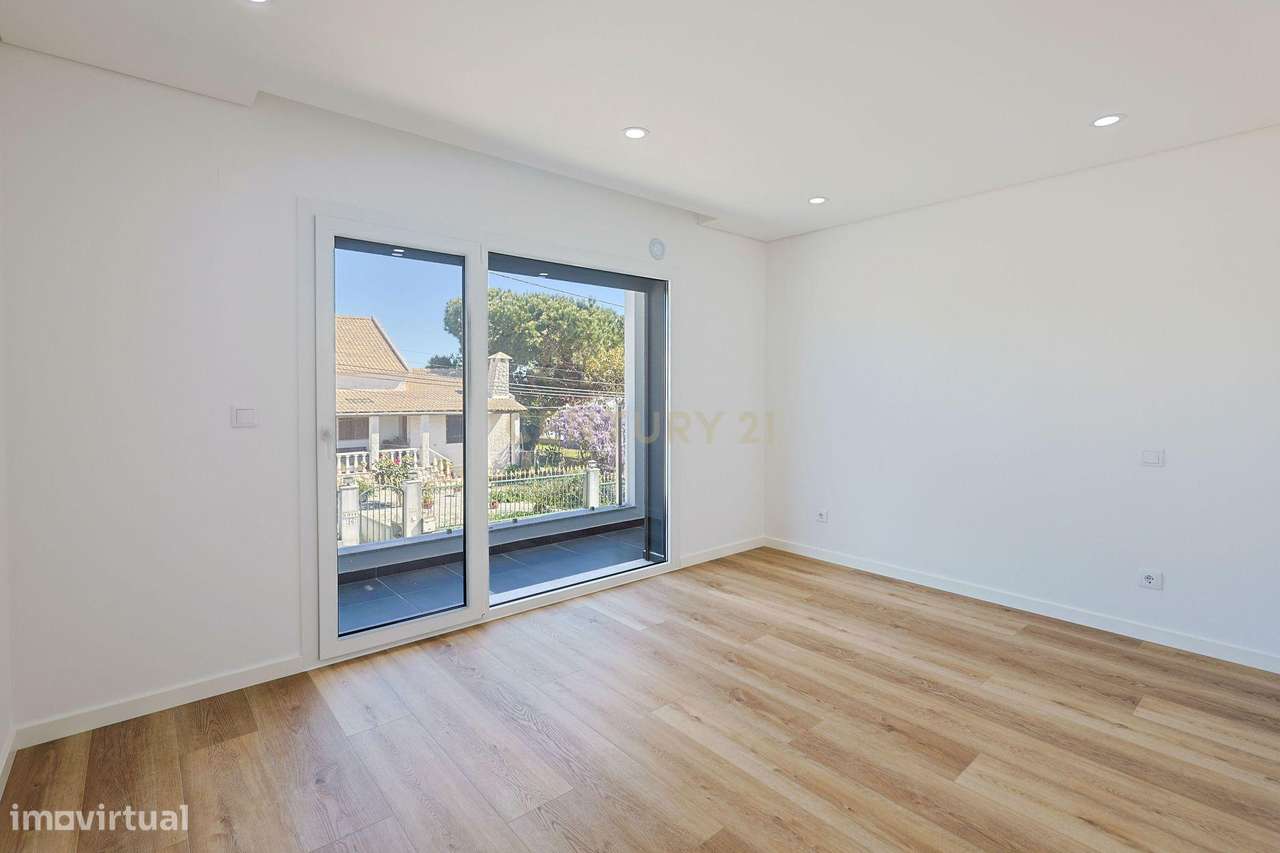 Moradia T4 em Charneca de Caparica, Almada-12