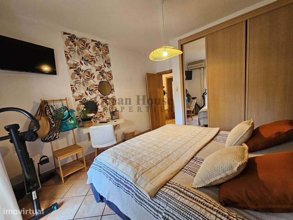 Apartamento com 3 quartos, piscina e garagem em Almancil.-13