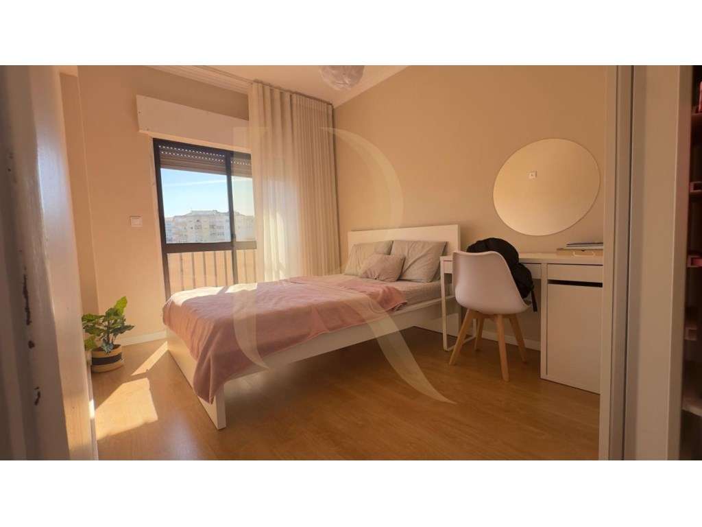 Apartamento T3 com elevador, marquise e arrecadação no Fogueteiro-19