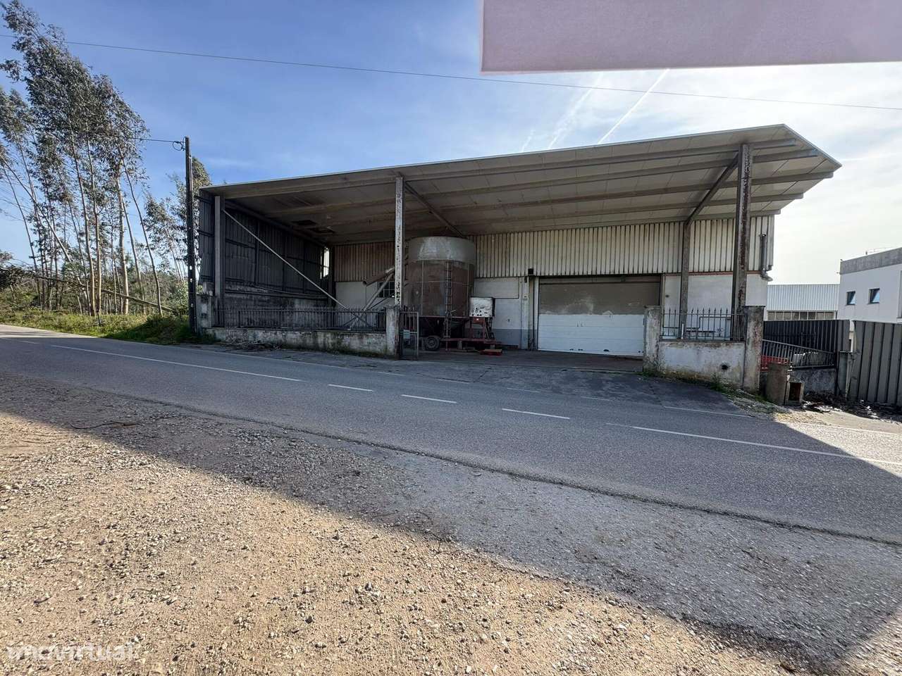 Armazém - 1030m2 cobertos-0