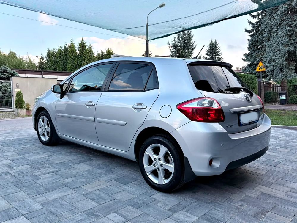 Toyota Auris I (2006-2012) 1.6 Premium Comfort 2011
