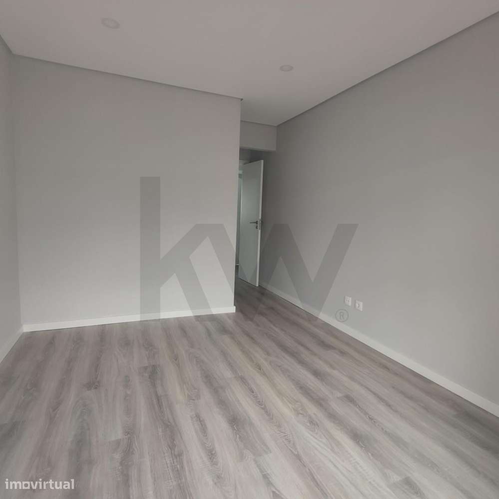 Apartamento T3 na Cruz de Pau – Remodelado e com Excelente Localização-10