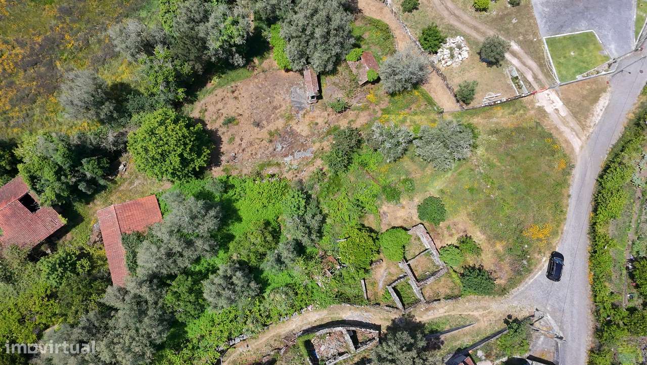 Terreno de 700m2 c/ Ruina-48