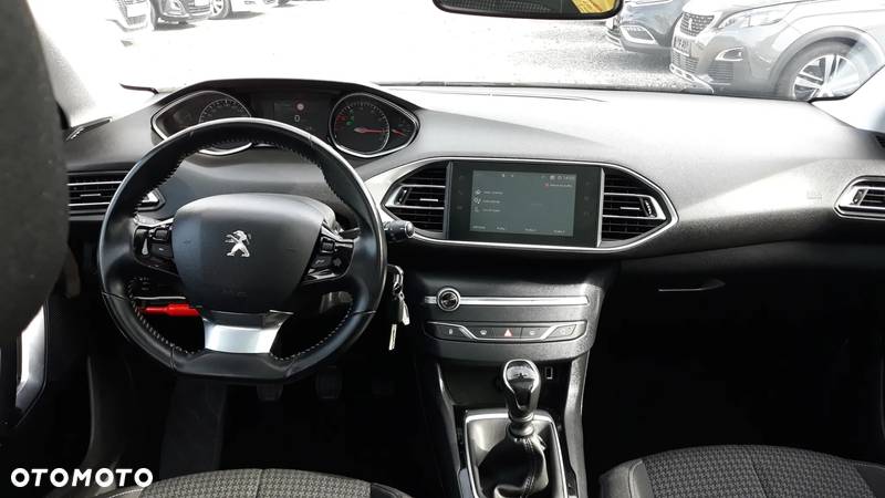 Peugeot 308 SW PureTech 110 Stop & Start Allure - 16