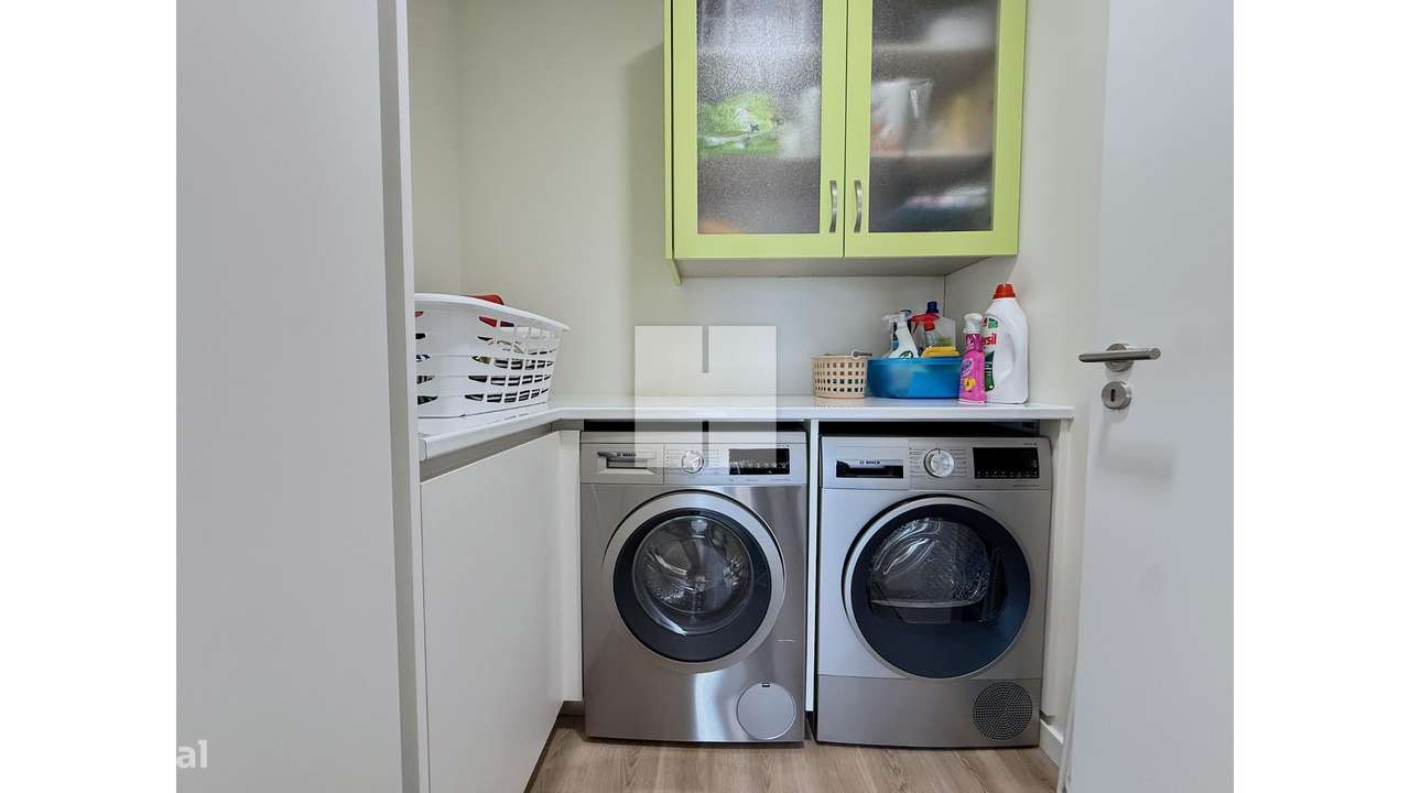 Espaçoso T4+1 Duplex c/ Vista Mar-20