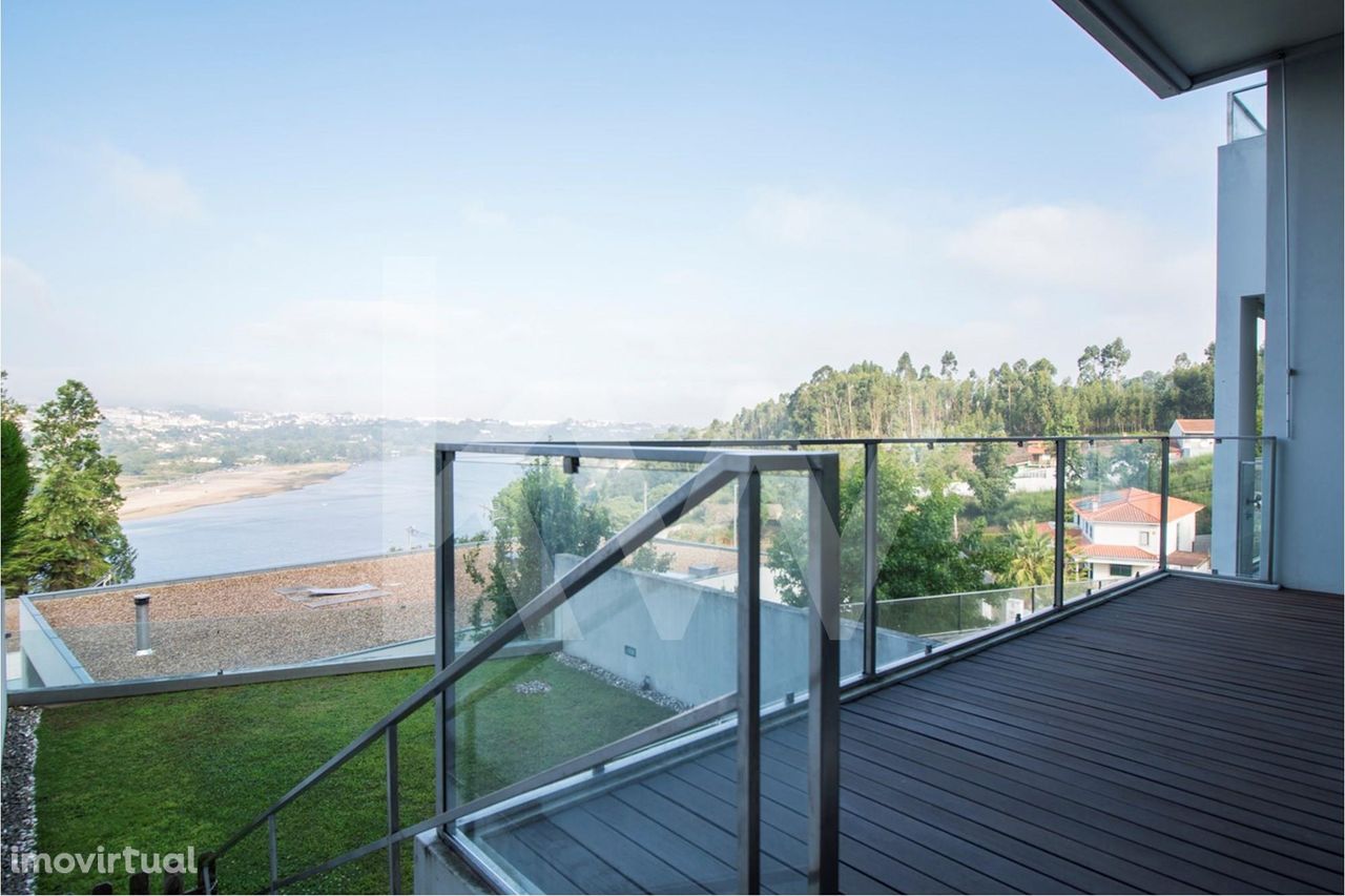 Moradia de luxo com vistas panorâmicas para o Rio Douro com jardim e t