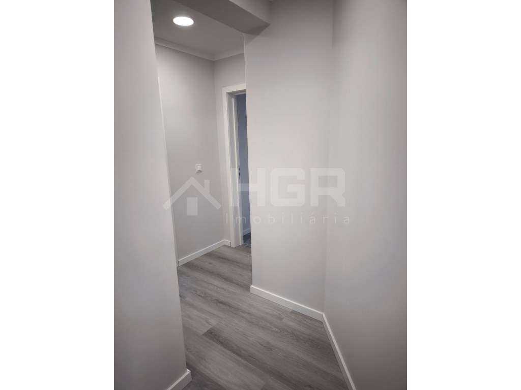 T4 | TOTALMENTE RENOVADO | BOAS ÁREAS | 2 CASAS DE BANHO | AMORA - ...-30