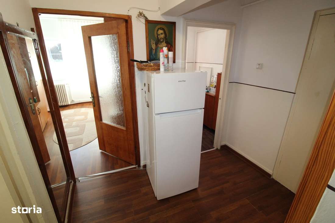 Vând apartament cu 1 camere în Hunedoara, Micro2-Str.Munteniei, 34mp..-6