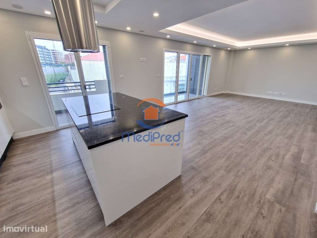 Apartamento T2 DUPLEX com 2 Varandas | Odivelas - Grande imagem: 4/22