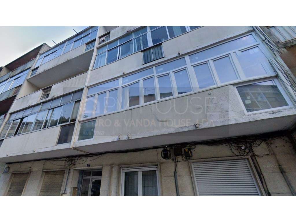 Apartamento T2 com 78 m² no Cacém Oportunidade de negócio-0