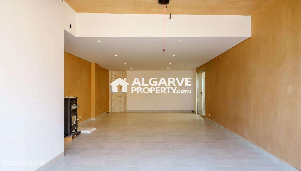 Moradia Térrea T4 no Algarve com Piscina, Vista Panorâmica e Elevada E-6