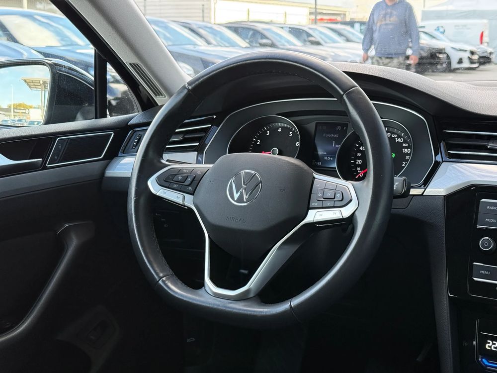 Volkswagen Passat 1.5 TSI Evo Business DSG 150 KM — zdjęcie 7