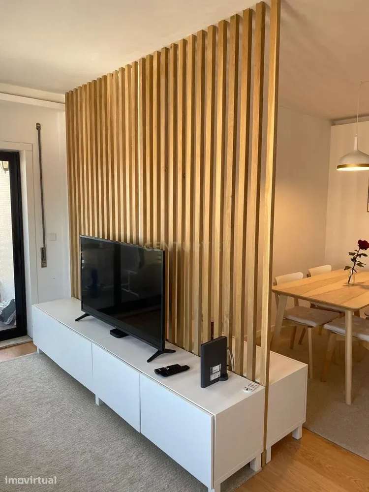 Apartamento mobilado com dois quartos e vista para o mar e para o Port - Grande imagem: 4/29